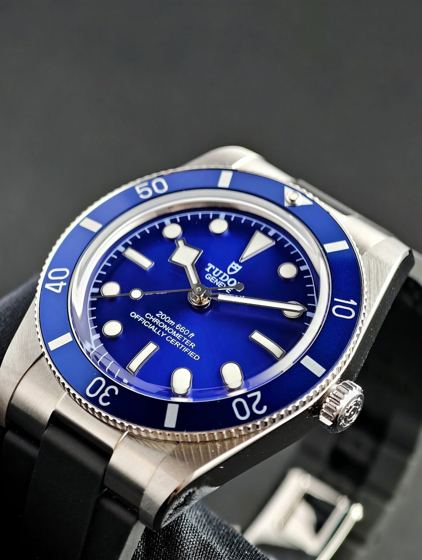 Tudor Black Bay Fifty-Eight mit blauem Zifferblatt, blauer Drehlünette und Snowflake-Zeigern